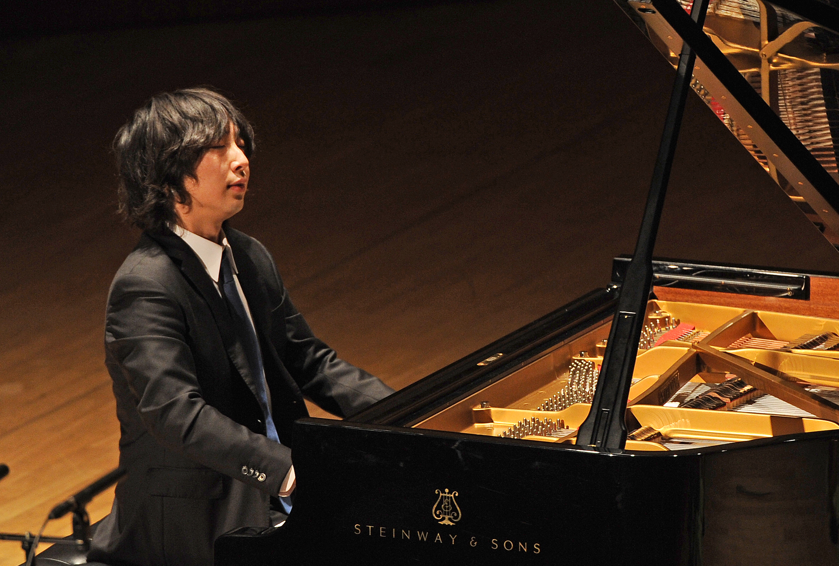 岩倉孔介（演奏）.JPG