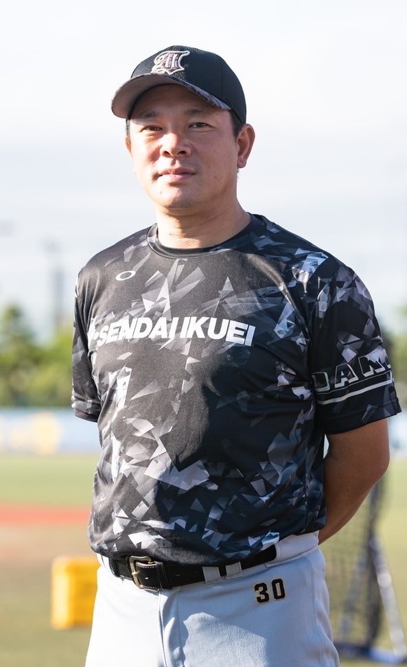 仙台育英・須江航監督の写真