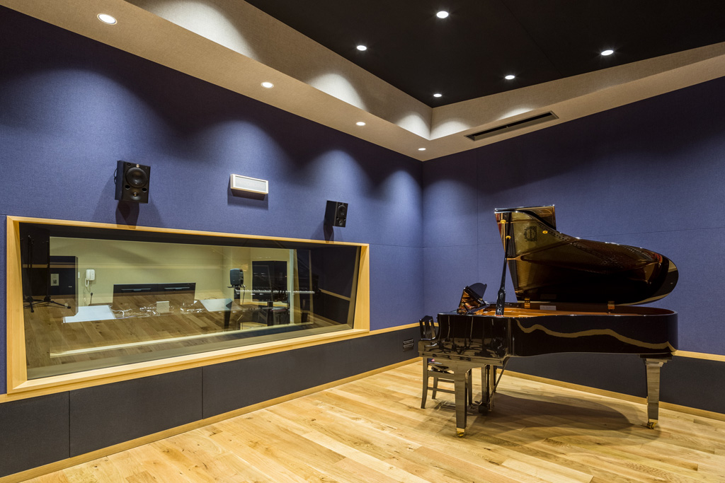 録音スタジオ/コントロールルームの画像